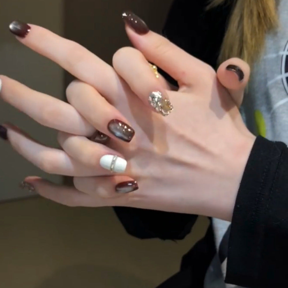Kunstnägel mit Elegantem Glitzermuster Karnz
