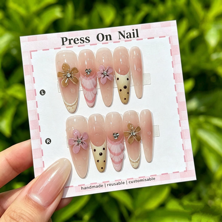 Handgefertigtes Floral Press-On Nagelkunst Set