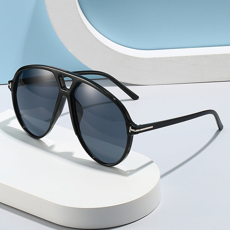 Damen oversized Sonnenbrille im modernen avangardistischen Design Karnz