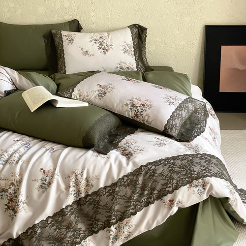 Satin-Bettwäschegarnitur mit floralem Print und zarter Spitzenbordüre