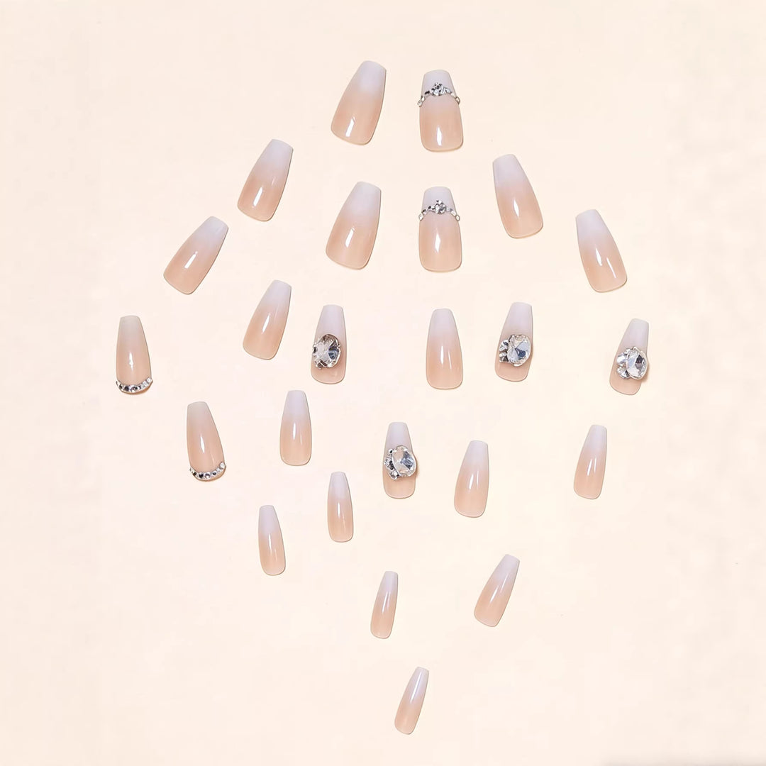 Luxuriöse mit Kristallen verzierte Press-On Nagelkunst Karnz