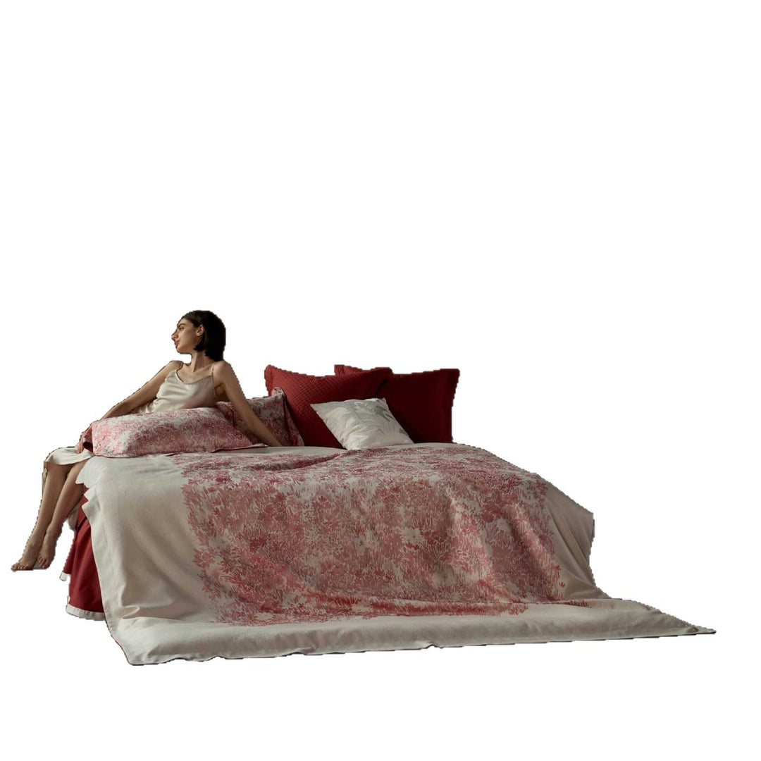 Bettwäschegarnitur aus Baumwollsatin mit floraler Jacquard-Tagesdecke und Kissenbezügen
