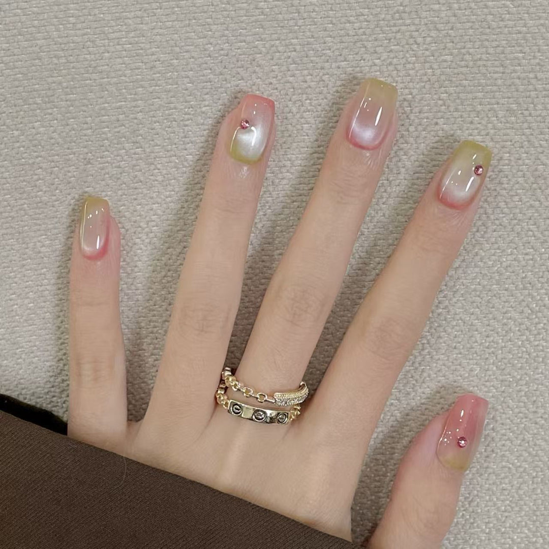 Künstliche Kunstfingernägel mit Eleganten Ombre-Effekten und Glitzerakzenten Karnz