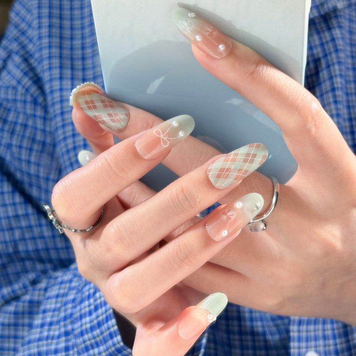 Künstlerisches Press-On-Nagelset Karnz