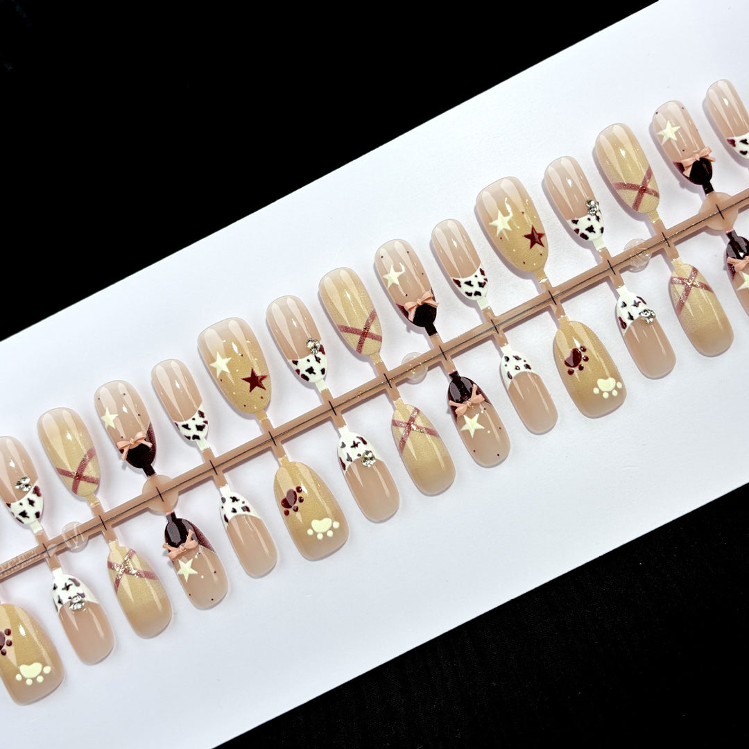 Dekorativer Press-On-Nagelsatz mit einzigartigem Design