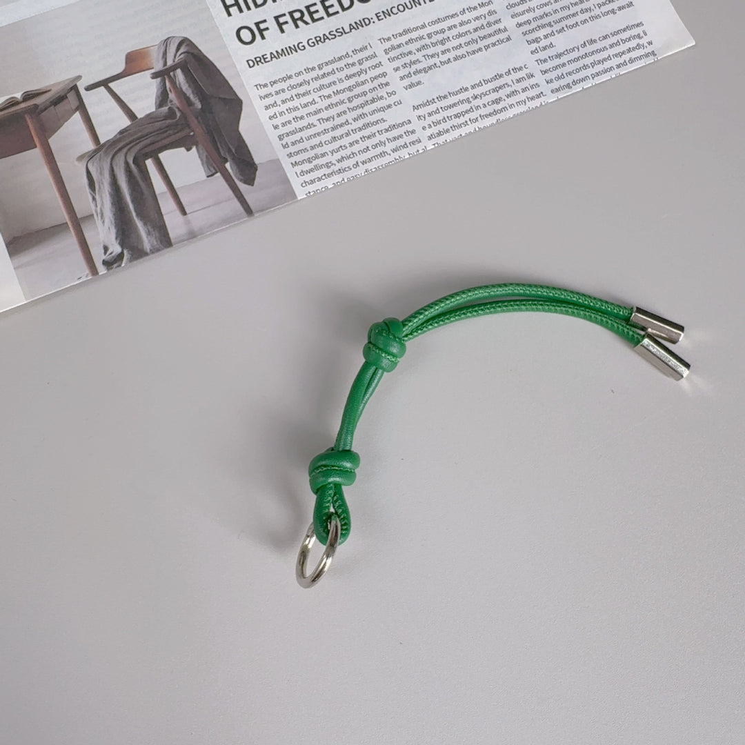 Stylischer Leder-Schlüsselanhänger Halter Karnz