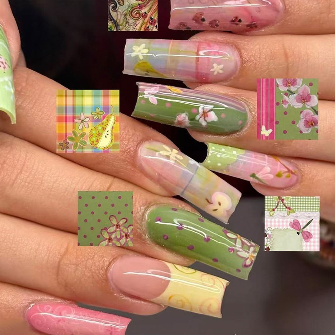 Moderner Kunstnagelset Karnz