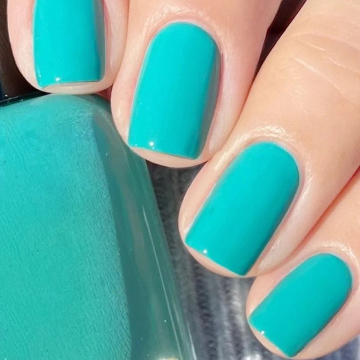 Glänzendes Press-On Nagelset mit elegantem Design Karnz