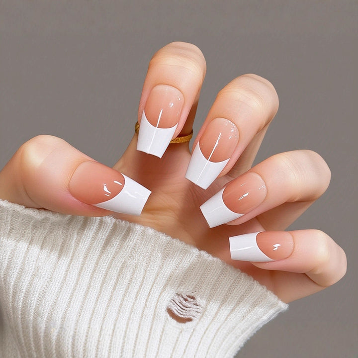 Elegante Kunstnagelverzierung Karnz