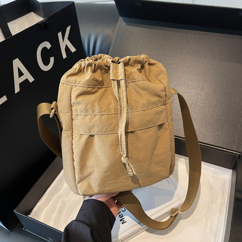 Lässige Kordelzug-Eimer-Tasche Karnz