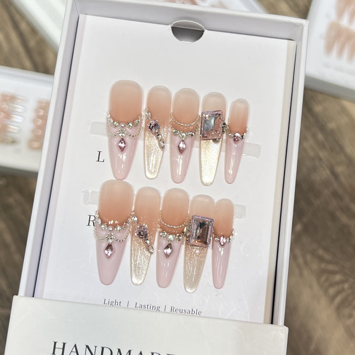 Luxuriöse dekorative Press-On-Nagelspitzen