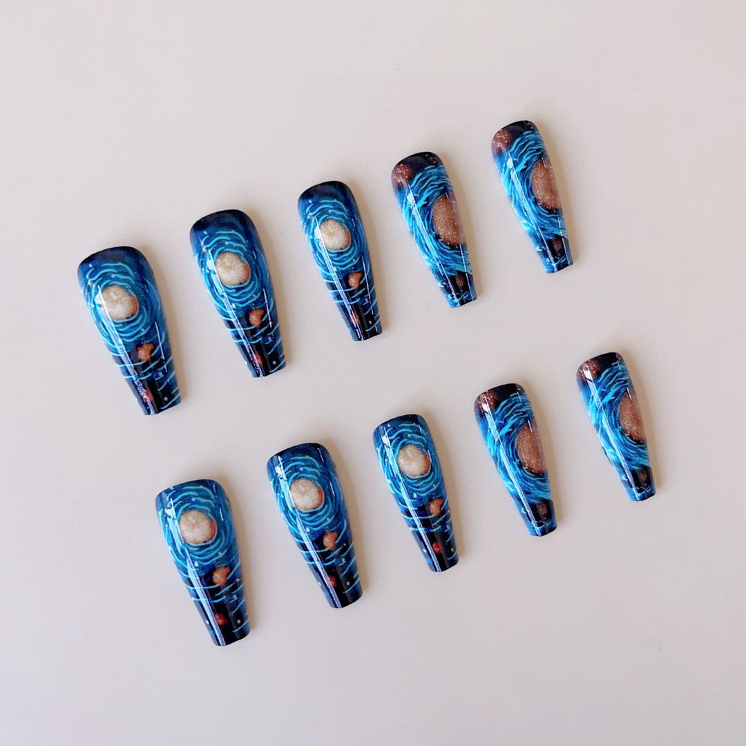 Kreatives Kunstnagelset mit galaktischem Design Karnz