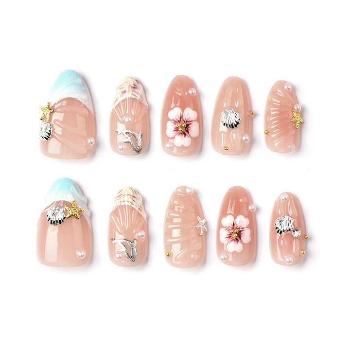 Kunstnagelset mit filigranen Muschel- und Blütenverzierungen Karnz