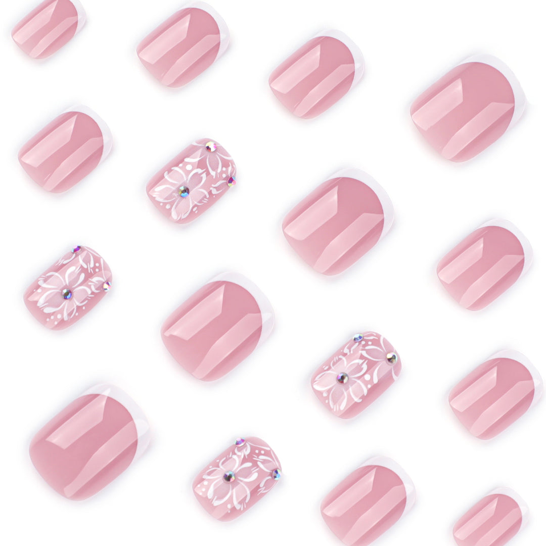 Kunstvolle Nagelkunst mit Blumendesign Karnz