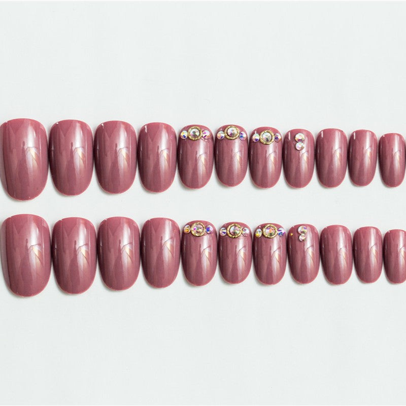 Künstlerisches Stiletto Press-On Nagelset mit Strass-Akzenten