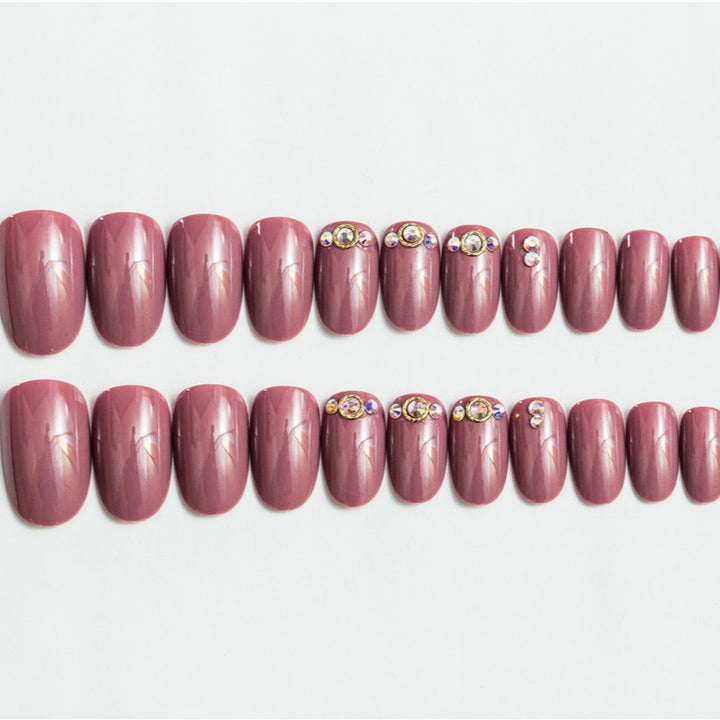 Künstlerisches Stiletto Press-On Nagelset mit Strass-Akzenten