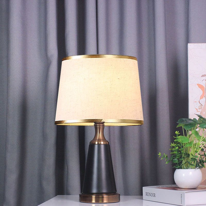 Skulpturale dekorative Tischlampe