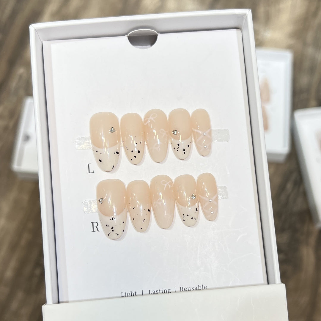 Handgemachtes dekoratives Press-On-Nagelset Karnz