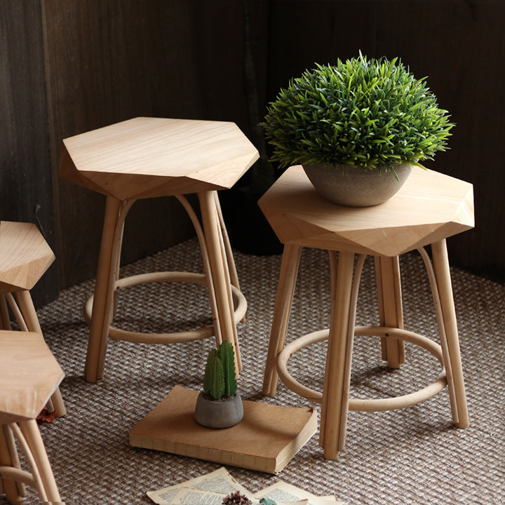 Moderner Hocker aus hochwertigem Holz Karnz