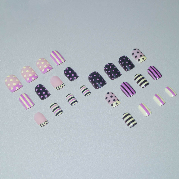 Künstlerisches Gestreiftes und Punktmuster Nagelkunst-Set