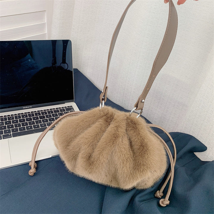 Faux-Fur-Handtasche