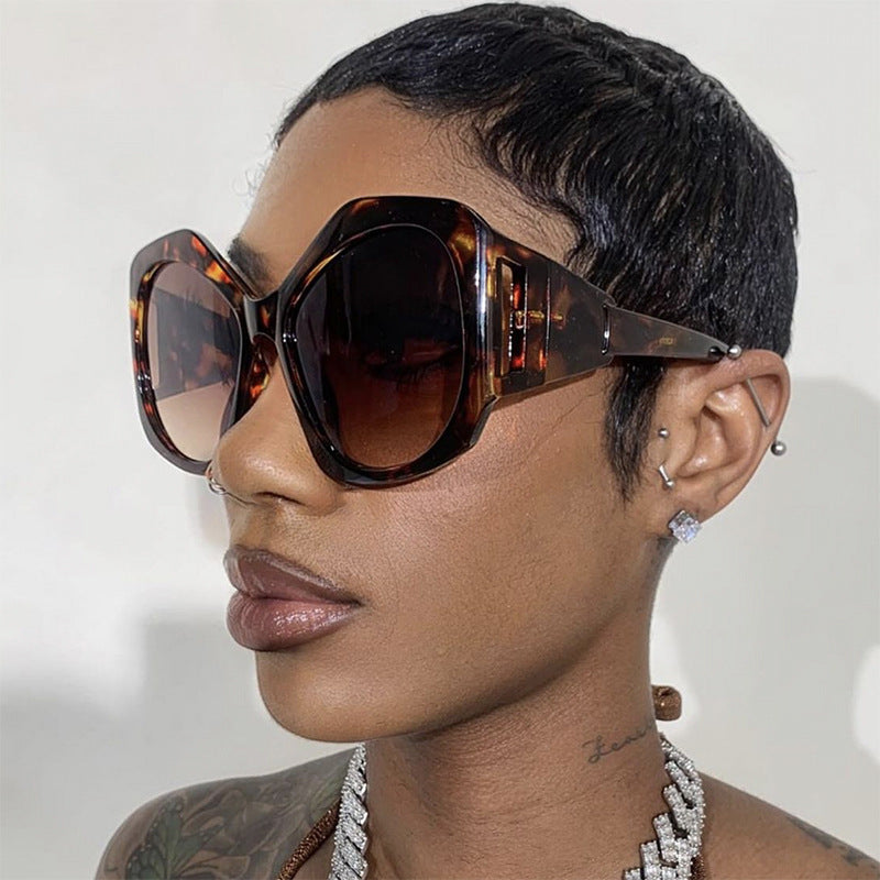 Damen oversized Sonnenbrille mit futuristischem Design Karnz