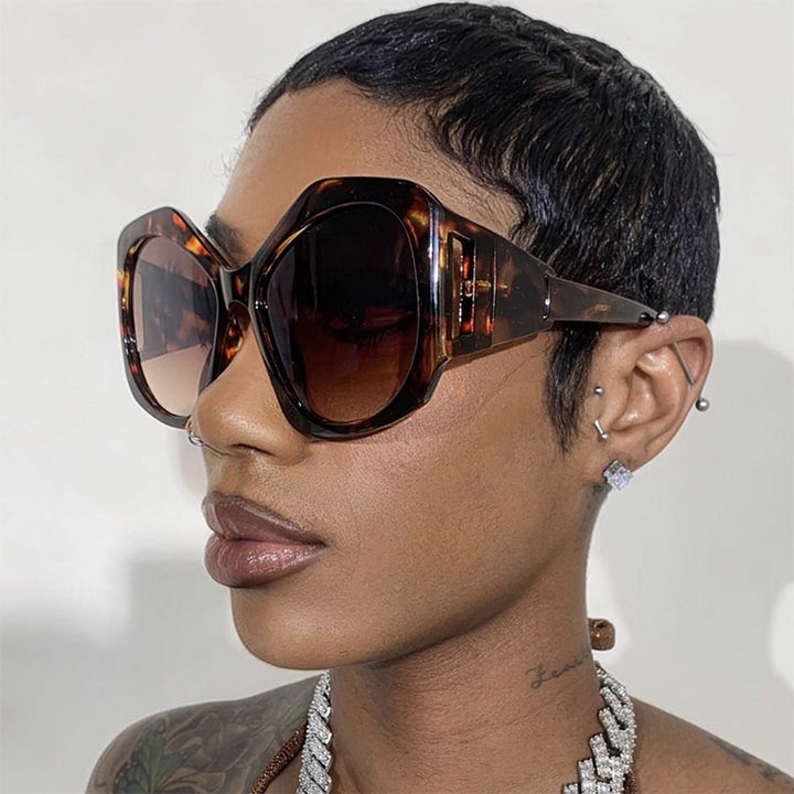 Damen oversized Sonnenbrille mit futuristischem Design Karnz
