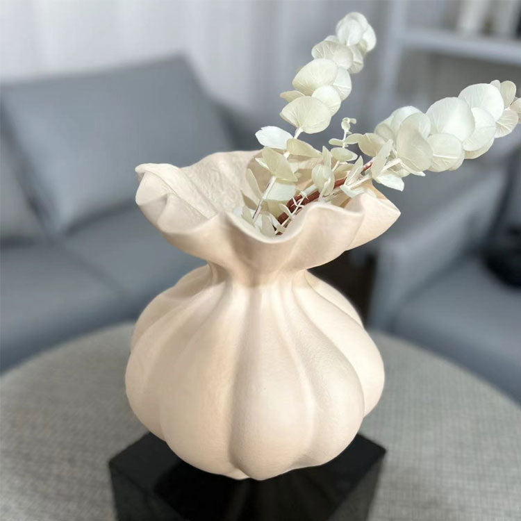 Künstlerische Blumenvase