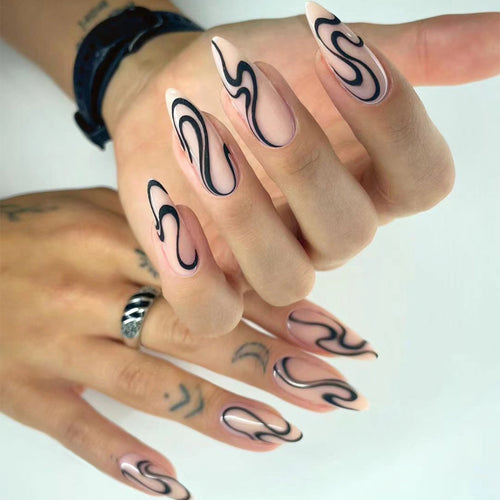 Kunstvolle Nagelverlängerungen mit modernem Design und eleganten Linien Karnz