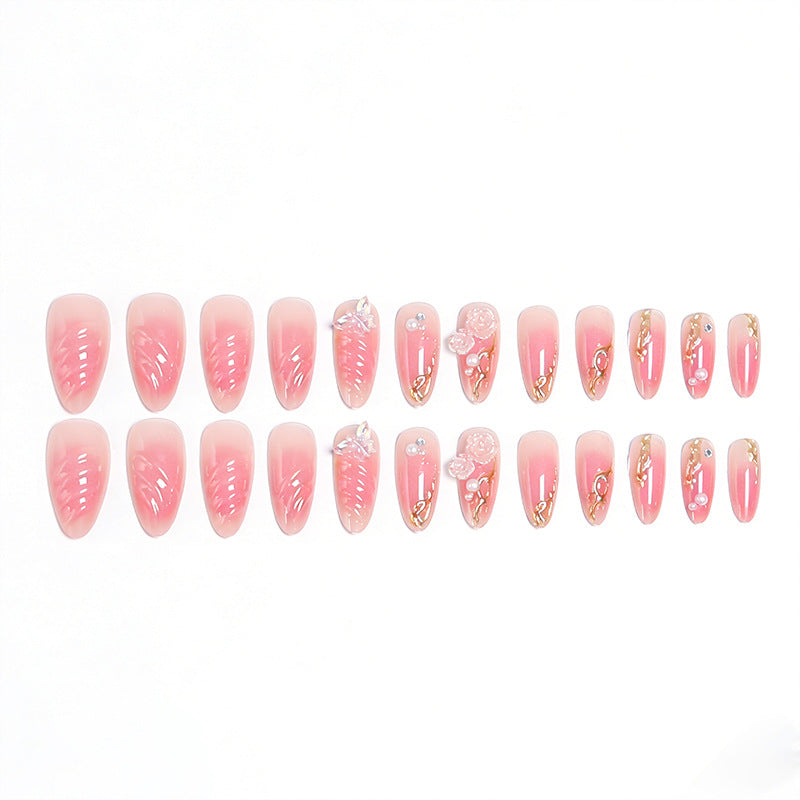 Kunstvolle Nagelspitzen mit romantischem Blütendesign Karnz