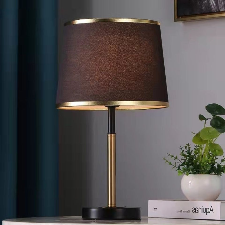 Moderne Kegelbasis Tischlampe