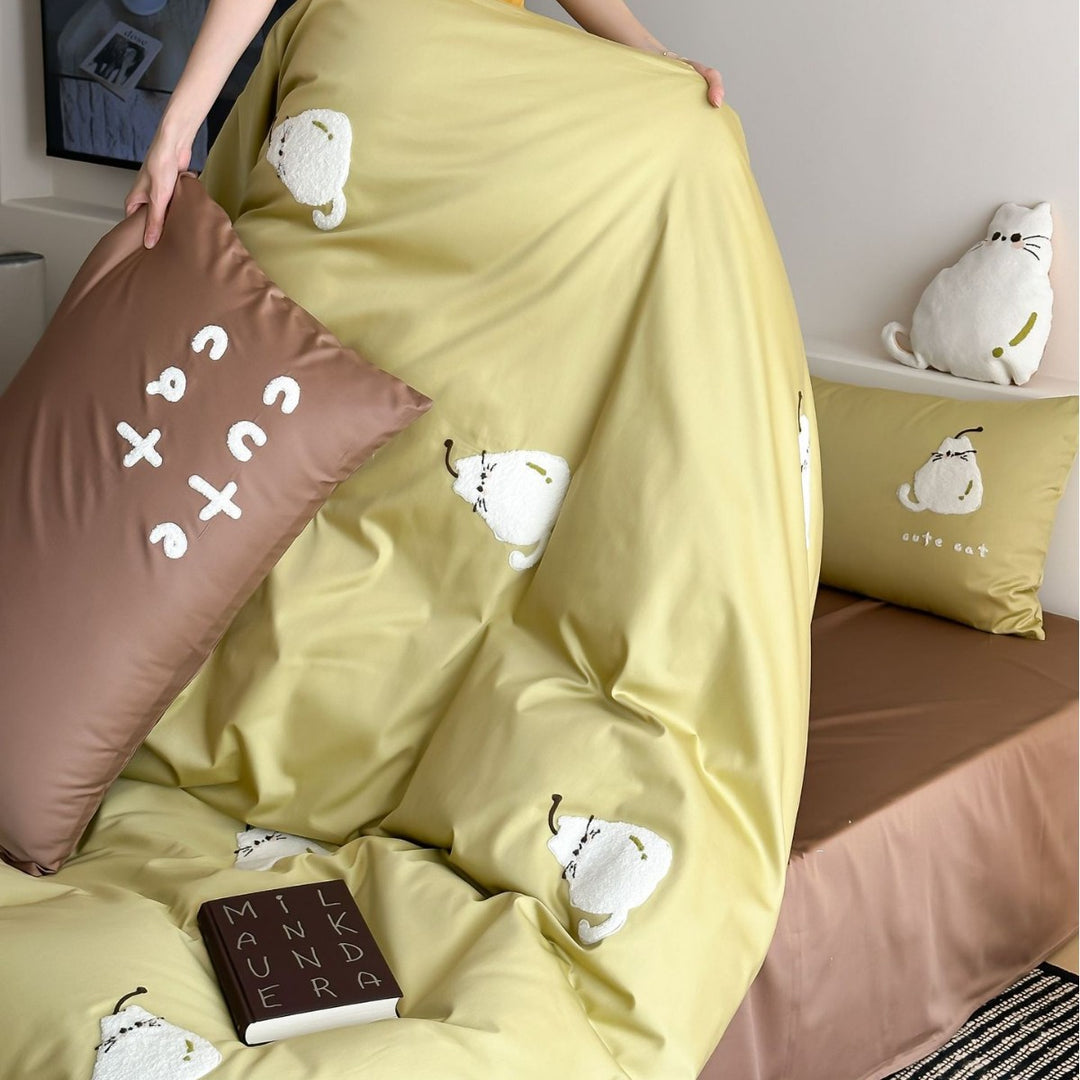 Verspielt Bestickte Plüsch-Katzen Bettbezug Set mit Wendbarem Satin Finish und Passenden Kissenbezügen
