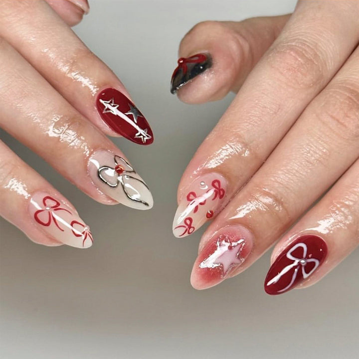 Kunstvolle Nagelverlängerungen mit festlichem Design Karnz