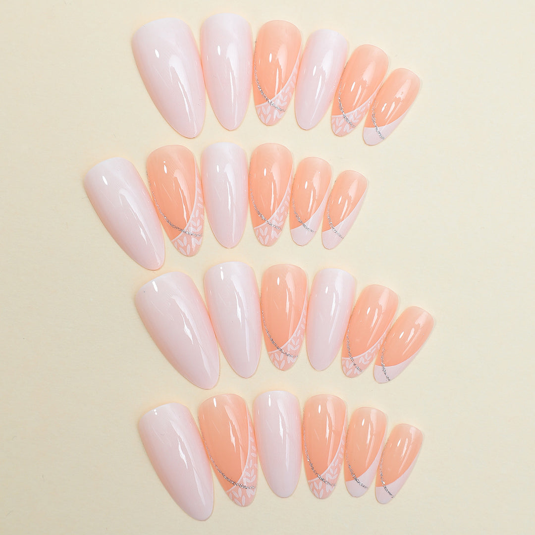 Dekoratives Press-On Nagelset mit stylischen Herz- und Schmuckakzenten Karnz