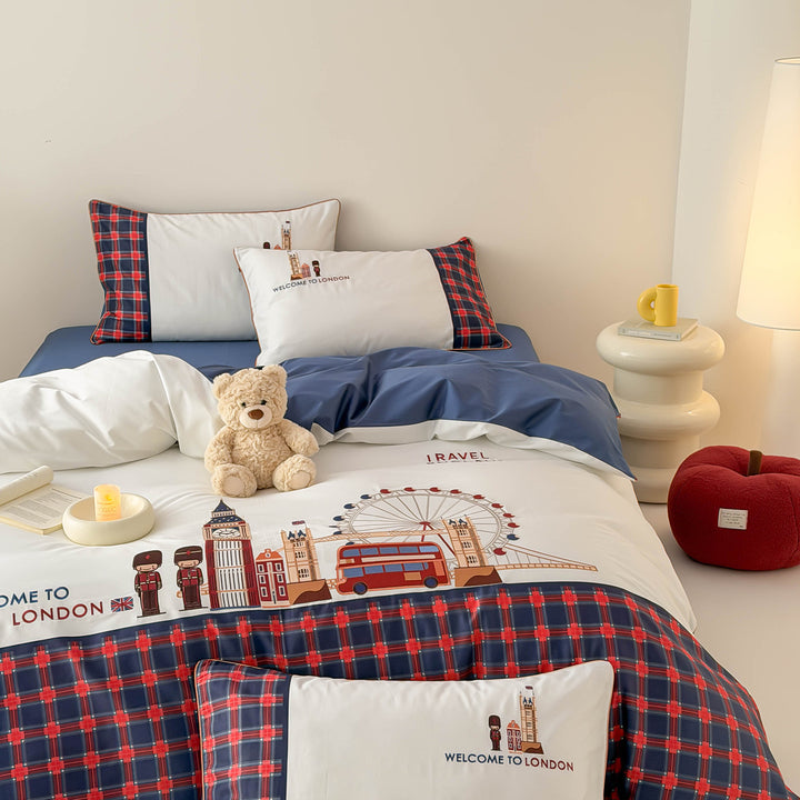 Bettwäsche-Garnitur im London-Motiv aus Baumwollsatin mit Karopatchwork und gestickten Skyline-Icons Karnz