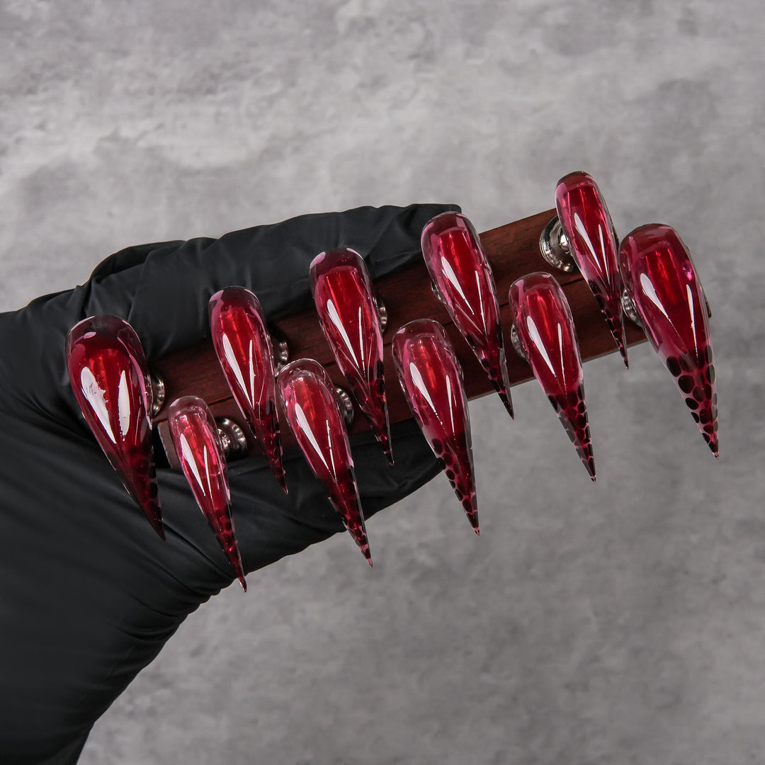 Künstlerische Stiletto Press-On Nägel mit glänzendem Finish