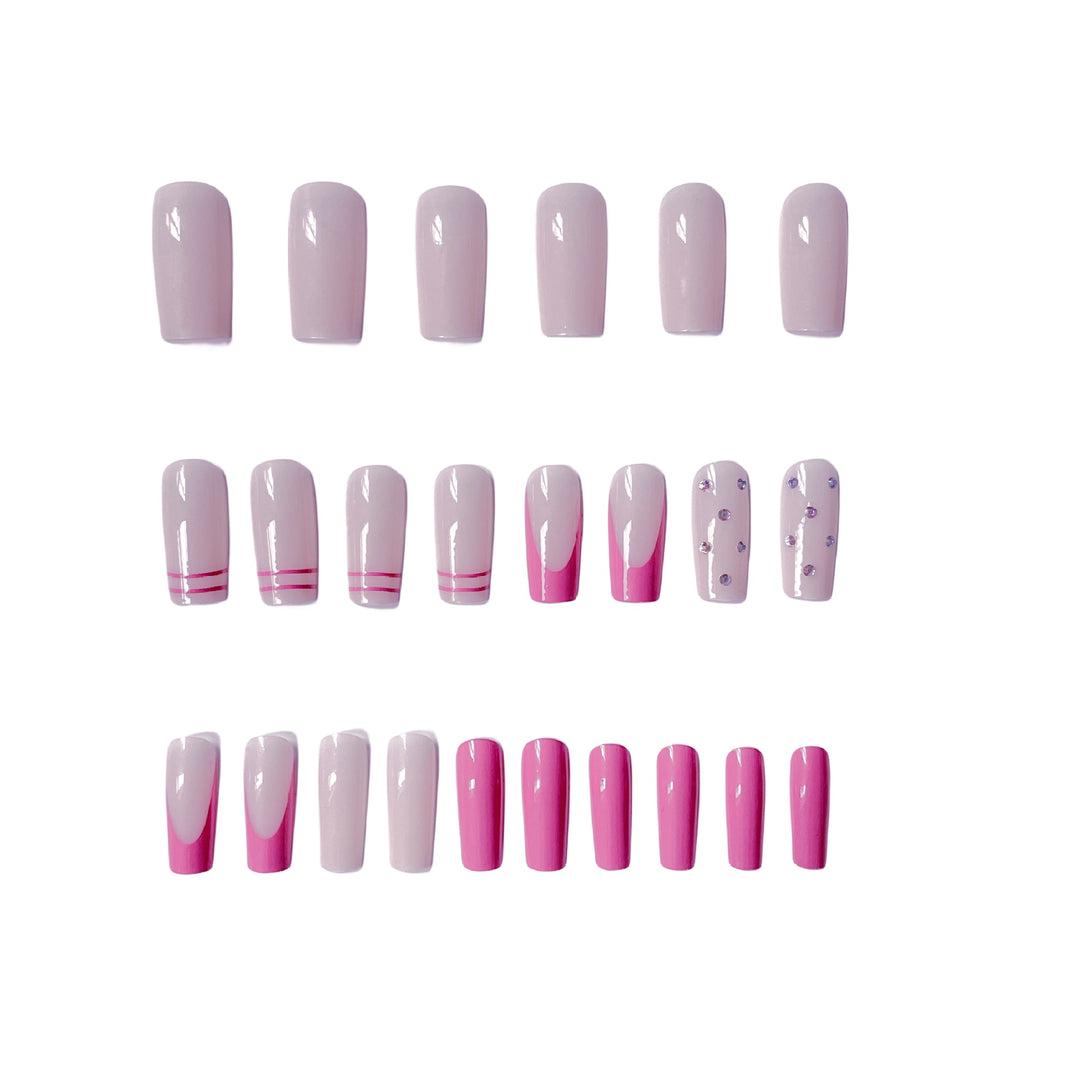 Dekorative Strass-Nagelkunst Karnz