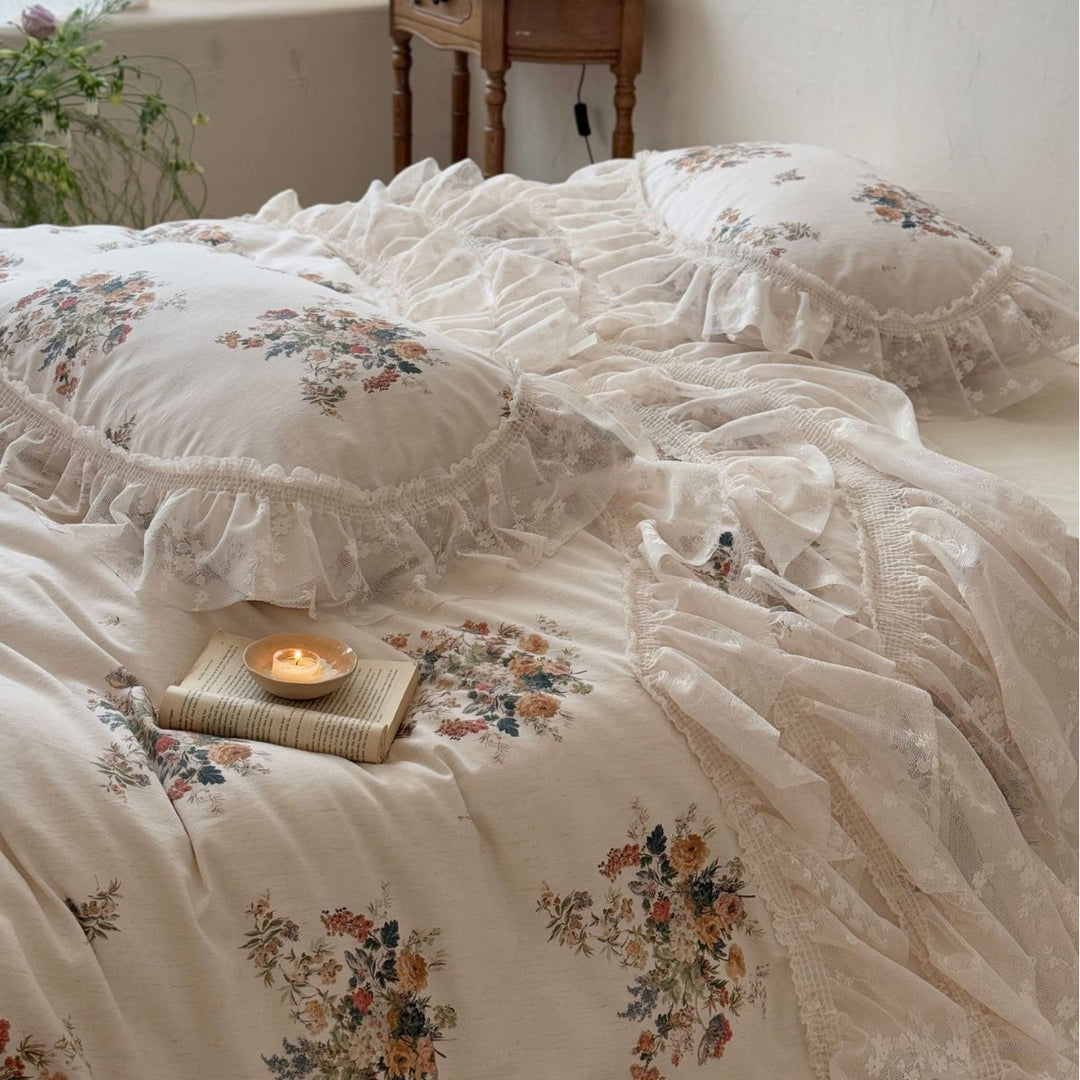 Vintage-Romantik Bettwäschegarnitur mit mehrlagigem Rüschenrand und floralem Stickmotiv