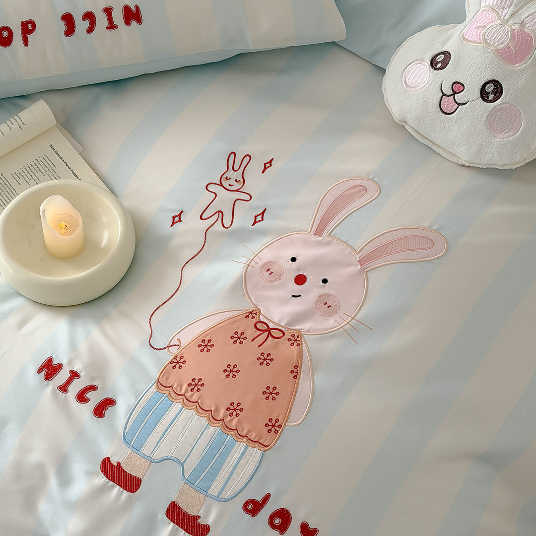 Kinder-Bettwäsche-Garnitur mit appliziertem Hasenmotiv, Streifenmuster und weichem Baumwollsatin Karnz