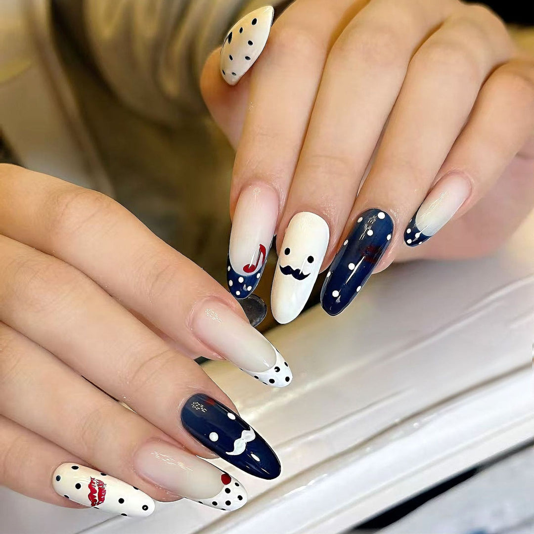 Dekorative Nagelkunst Karnz