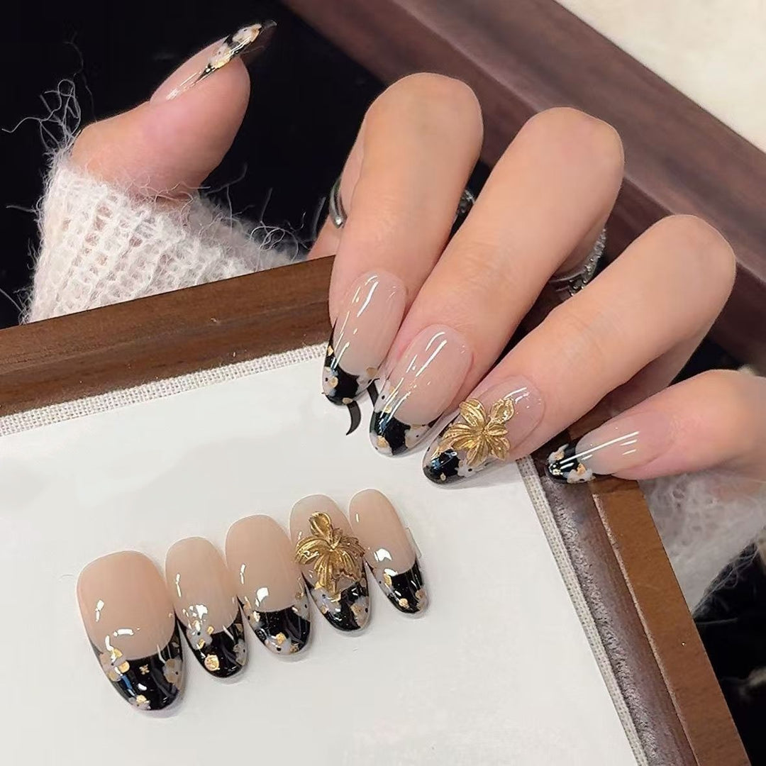Elegante Blumendruck-Nagelkunst Karnz