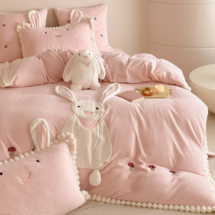 Plüschkaninchen Applikation Bettbezug Bettwäsche Set mit Pom-Pom Saum und gestickten Pilzakzenten