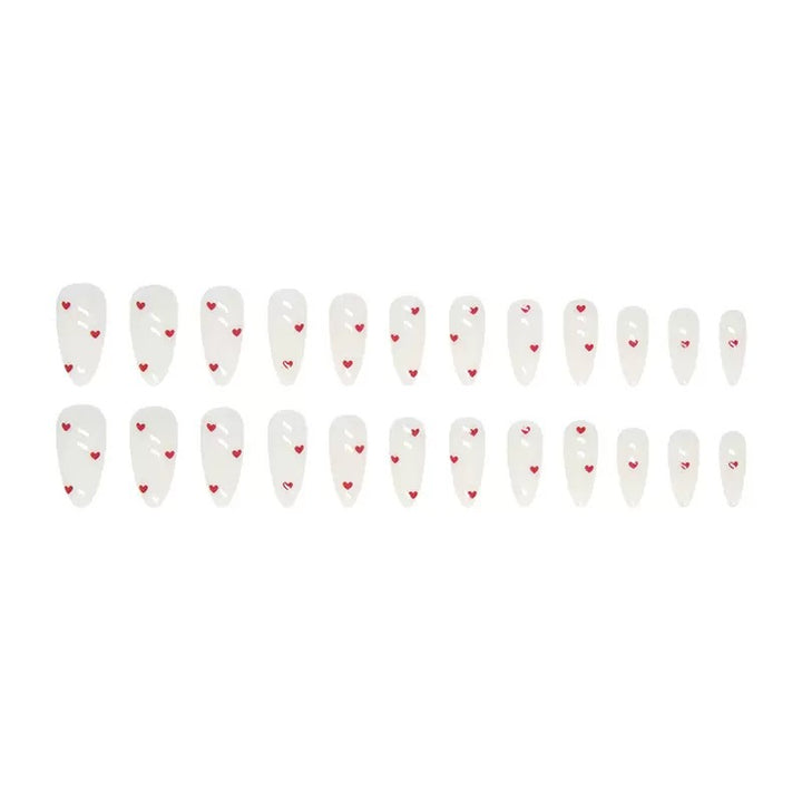Kunstnagelset mit verspieltem Herzdesign und elegantem Finish Karnz