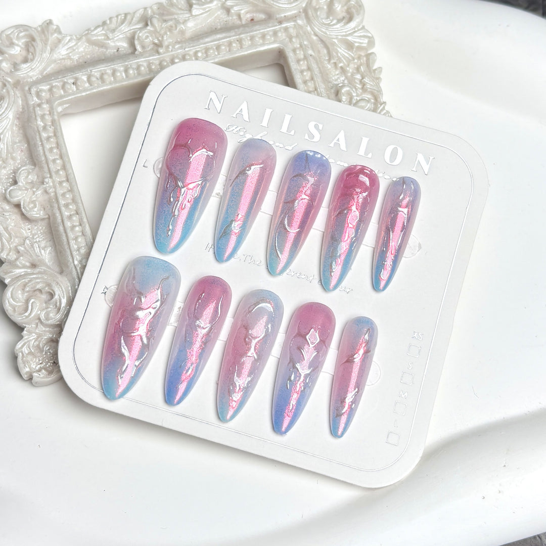 Künstlerisches Press-On-Nagelset mit irisierenden Details