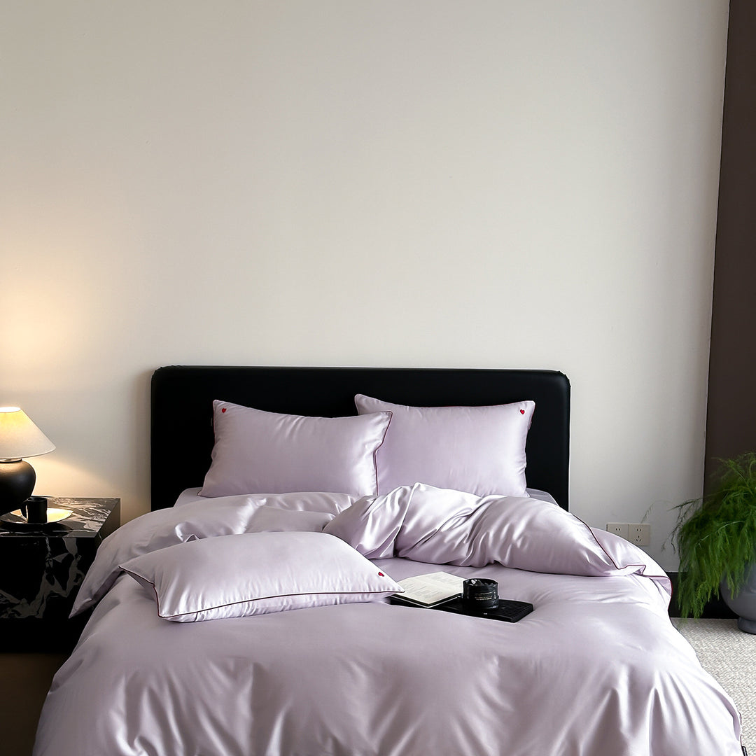 Luxus Satin Bettbezug Set mit kontrastierenden gepipten Kissenbezügen