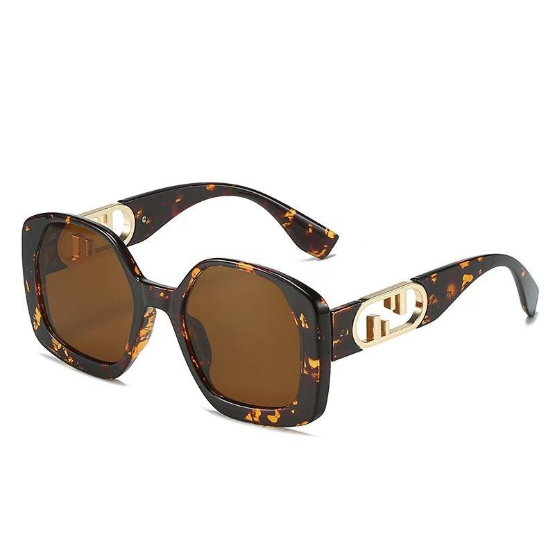 Damen oversized Sonnenbrille mit extravagantem geometrischen Rahmen und eleganten Akzenten Karnz