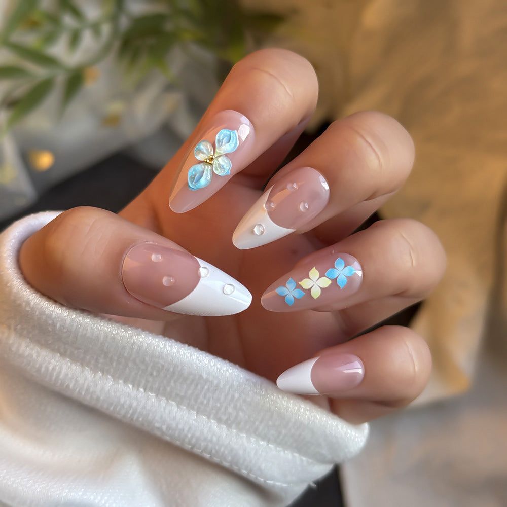Dekoratives Floral Press-On Nagelkunstset Karnz