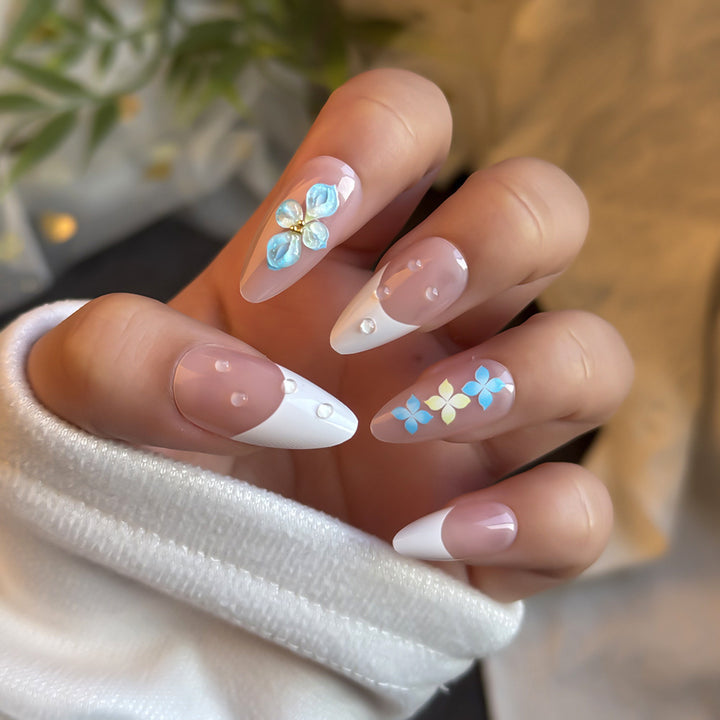 Dekoratives Floral Press-On Nagelkunstset Karnz
