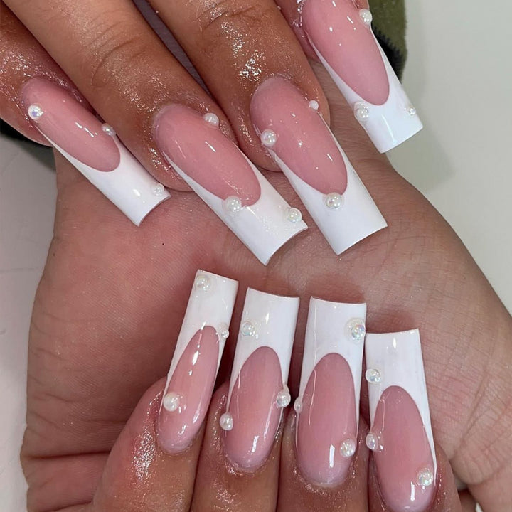 Elegantes kristallverziertes Press-On-Nageldesign Karnz