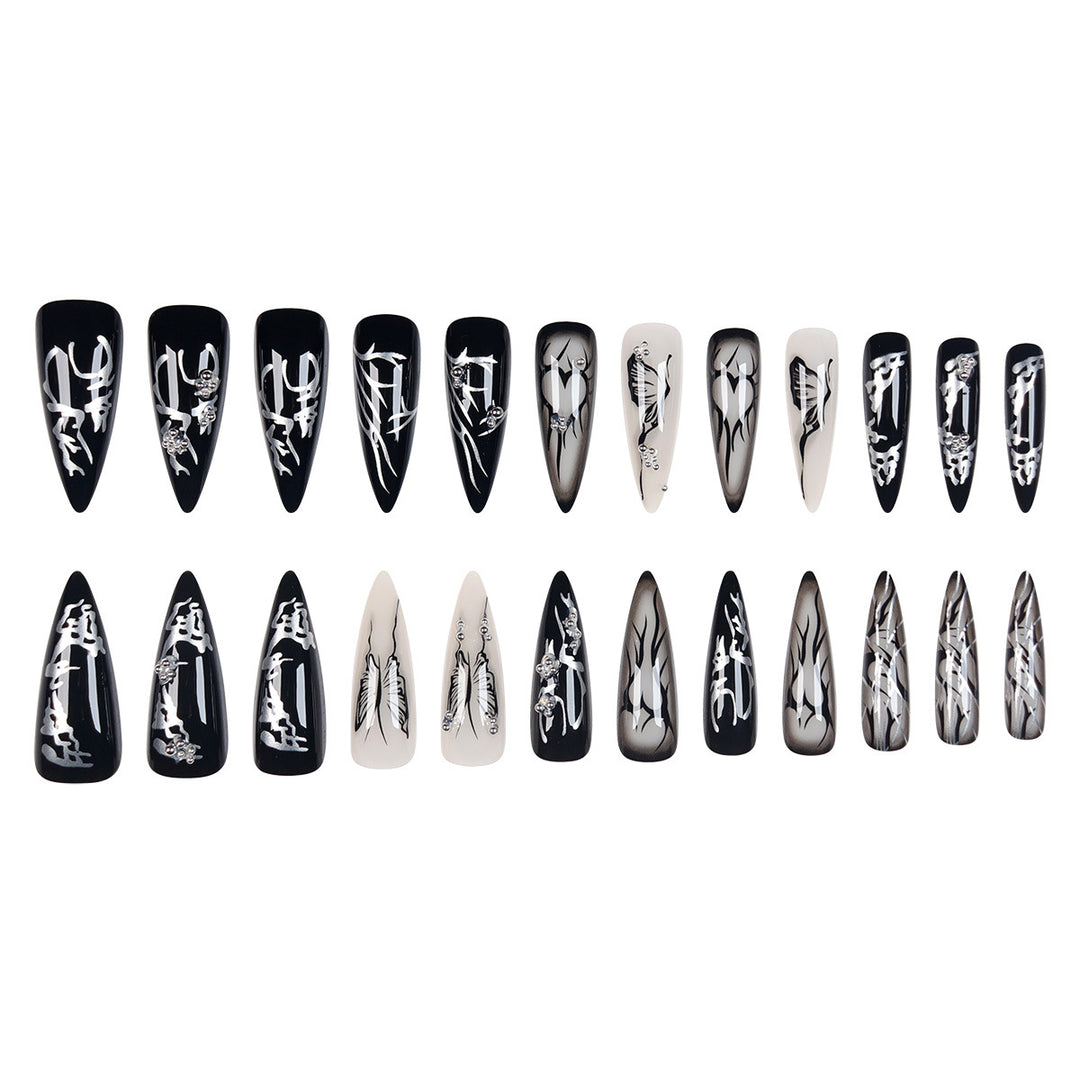 Gothic-inspirierte Stiletto Press-On Nägel Karnz